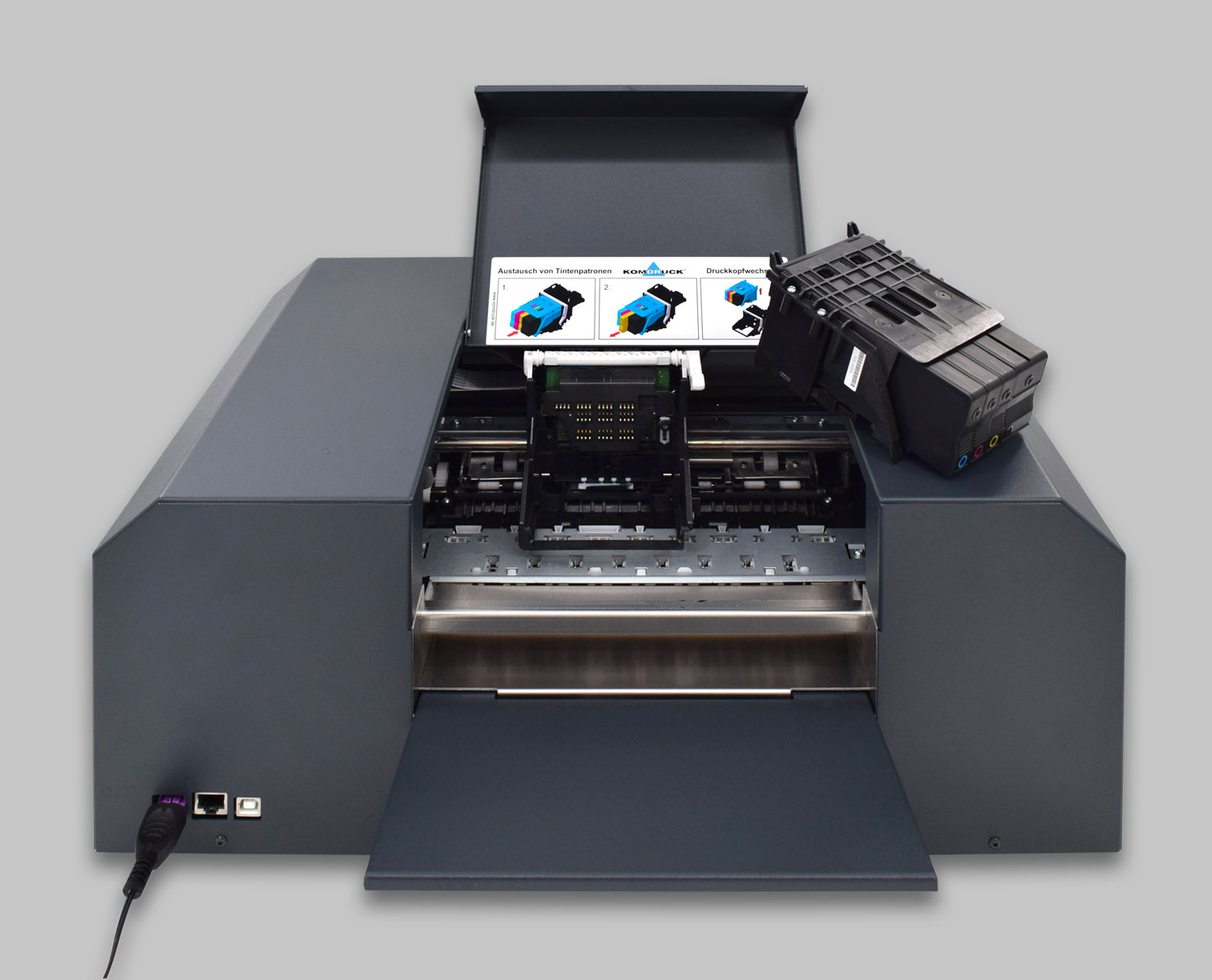 IDP-2103 Spezialdokumentendrucker mit geöffneter Wartungsklappe und ausgebautem Druckkopf